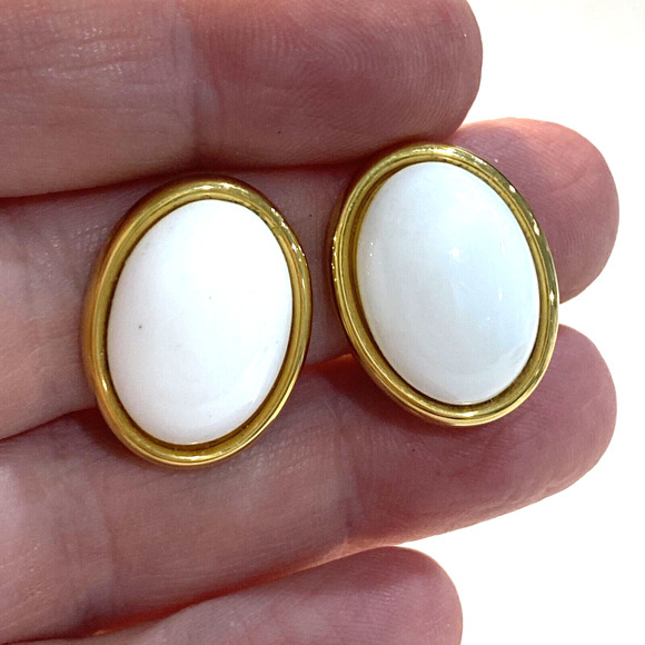Vintage clip on earrings goldtone white enamel ovals retro conservative classics - Picture 3 of 5